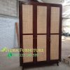 Almari Pakaian 3 Pintu Kayu Jati Kombinasi Pintu Rotan Minimalis