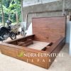 160x 200 cm³. tinggi headboard 140cm tinggi footboard dan samping rata 40 cm, lebar papan headboard dan samping 15 cm
