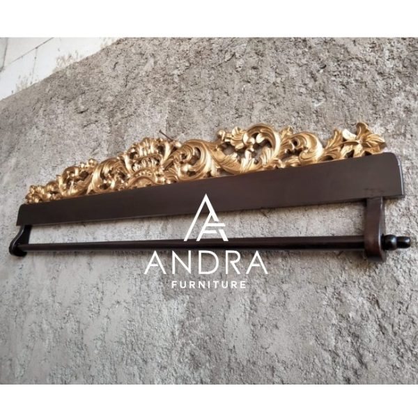 gantungan kain ukiran warna kombinasi emas ,gawangan ukir dinding