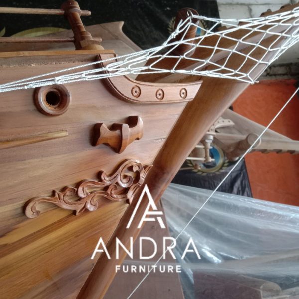 Miniatur Kapal Perahu Layar