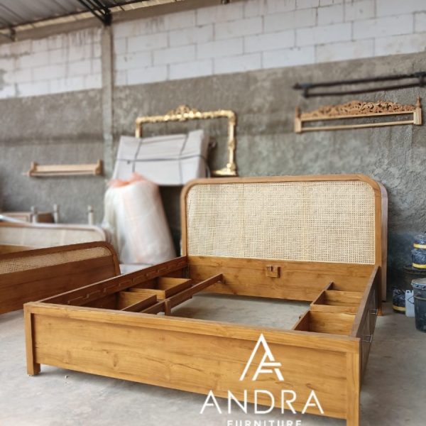 9ebf1065-20f8-4791-9300-a4b145ef7449 Dipan Minimalis, Divan Headboard Rotan Rangka Jati Laci Laci Unik Grade