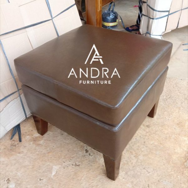 Stool Oscar Semi Kulit Pelengkap Sofa Atau Pelengkap Meja Rias