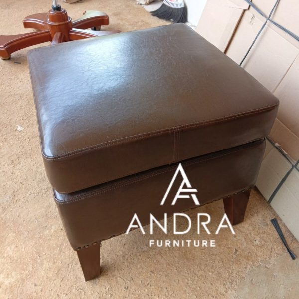 Stool Oscar Semi Kulit Pelengkap Sofa Atau Pelengkap Meja Rias