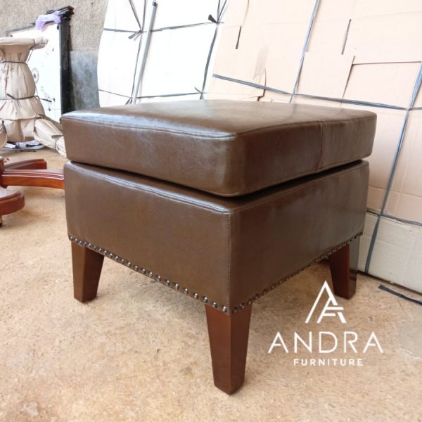 Stool Oscar Semi Kulit Pelengkap Sofa Atau Pelengkap Meja Rias