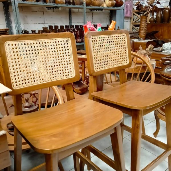 Kursi Bar Bahan Full Kayu Jati Sandaran Rotan Berkualitas