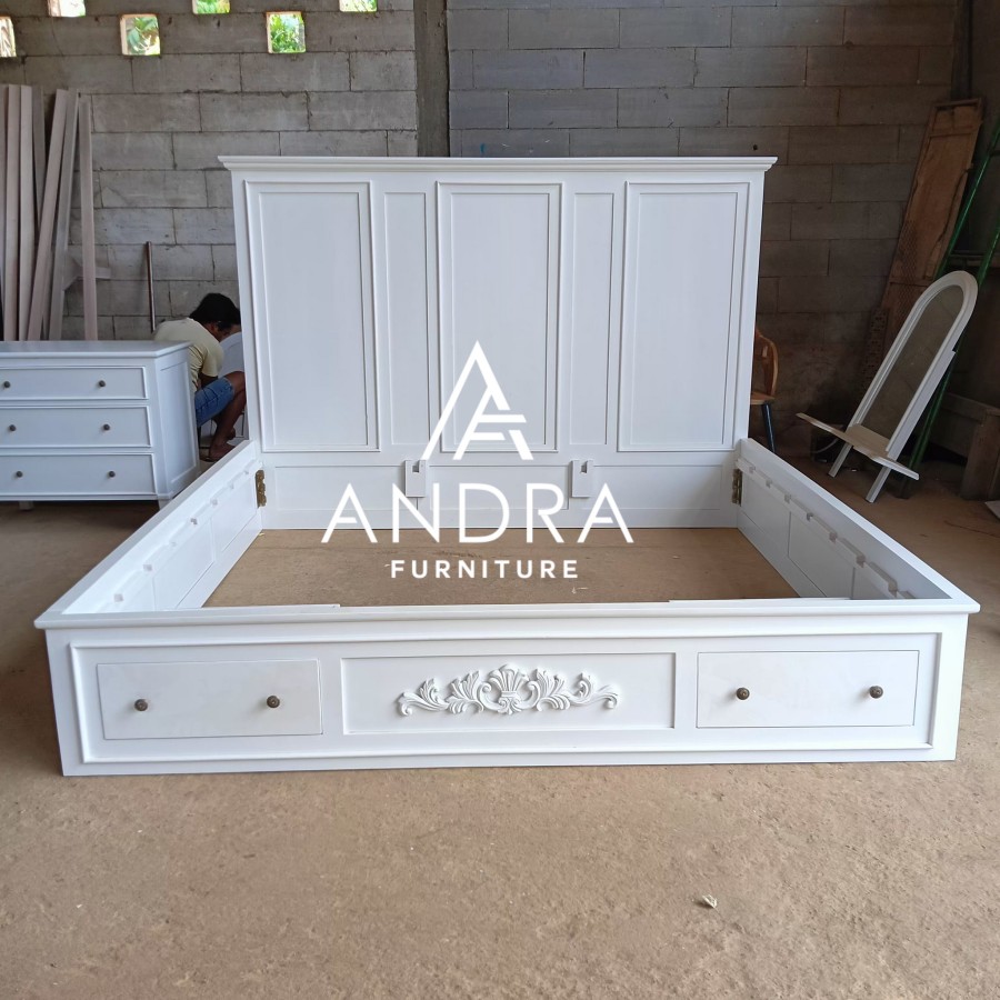 dipan minimalis klasik sedikit ukir warna putih modern ukuran besar