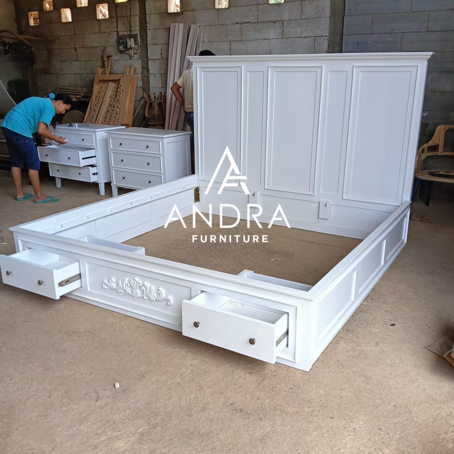 dipan minimalis klasik sedikit ukir warna putih modern ukuran besar