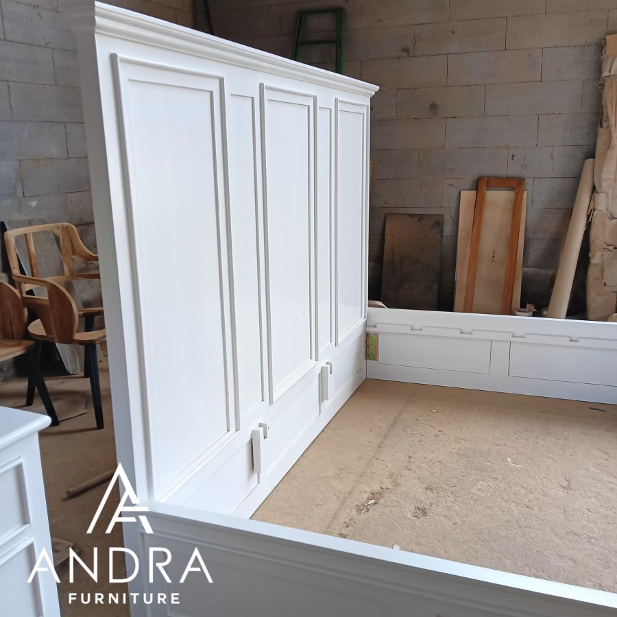 dipan minimalis klasik sedikit ukir warna putih modern ukuran besar