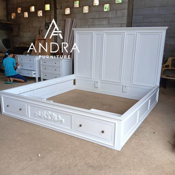 dipan minimalis klasik sedikit ukir warna putih modern ukuran besar