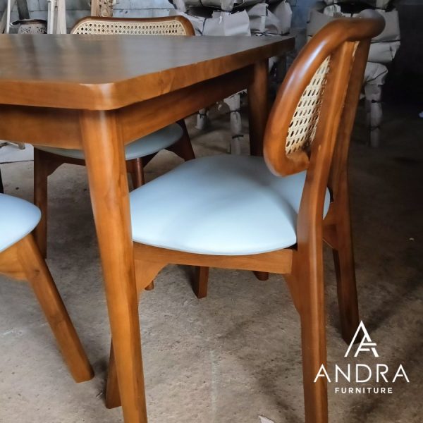 set kursi meja makan kafe dan resto kayu jati, jok busa sandaran rotan