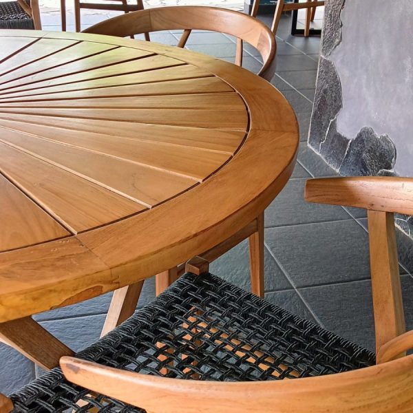 set 4 kursi meja makan untuk bisa untuk taman  cafe dan resto