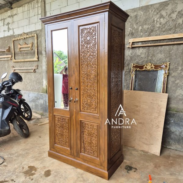lemari pakaian 2 pintu jati ukiran jepara elegan dan kokoh