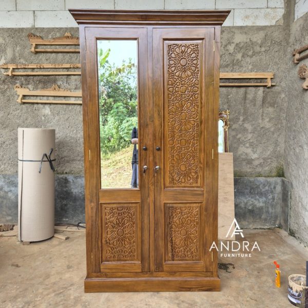 lemari pakaian 2 pintu jati ukiran jepara elegan dan kokoh