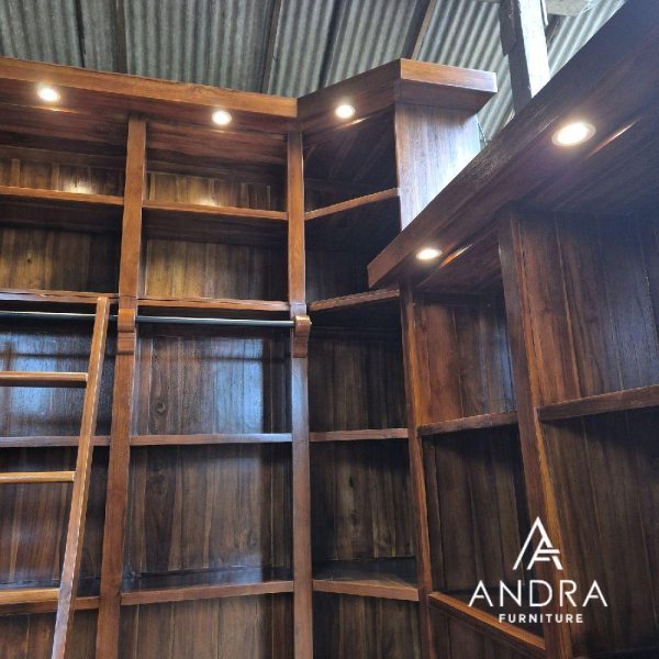 Lemari Rak Buku Sudut L Luxury – Kayu Jati Solid dengan Tangga & Pencahayaan LED cocok untuk ruang baca