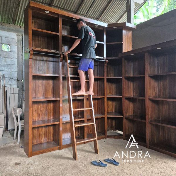 Lemari Rak Buku Sudut L Luxury – Kayu Jati Solid dengan Tangga & Pencahayaan LED cocok untuk ruang baca