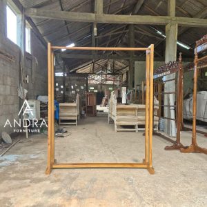 Gawangan Baju Minimalis Kayu Jati – Solid & Elegant