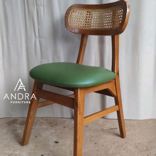 Kursi Kafe Jati Sandaran Rotan Dudukan Oscar Sintetis Minimalis & Estetik