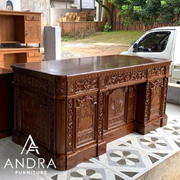 Meja Kantor Kayu Jati Mewah full ukir Elegansi dan Profesionalitas untuk Ruang Kerja