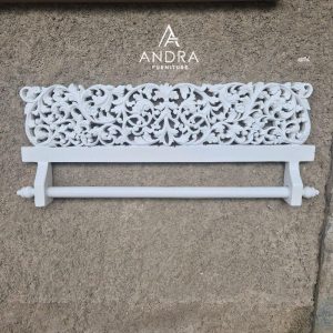 Gantungan Kain Dinding Ukir Putih Elegant Untuk Display Batik & Kain Premium