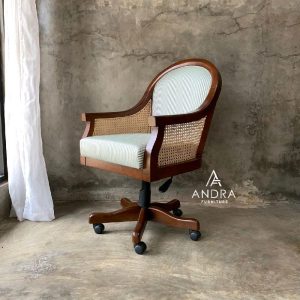 Kursi Direktur Kursi Manajer Putar Rotan Jati Premium