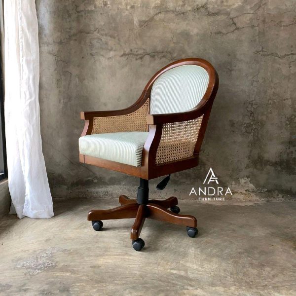 Kursi Direktur Kursi Manajer Putar Rotan Jati Premium