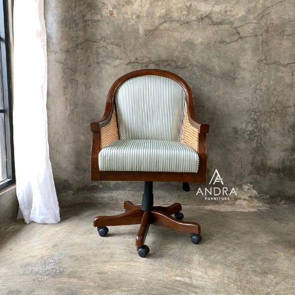 Kursi Direktur Kursi Manajer Putar Rotan Jati Premium