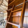 Rak buku minimalis tingkat kayu jati plus tangga dua laci dua pintu banyak rak penyimpanan