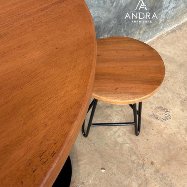 Set Meja Bulat Kafe 2 Kursi Besi Minimalis